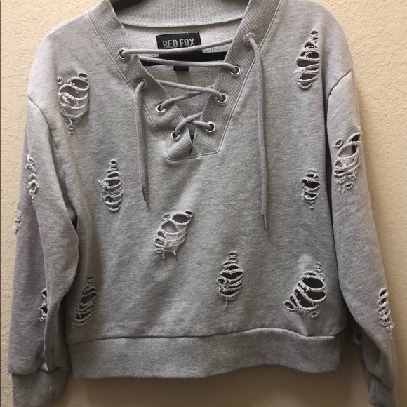 Tops - Gray pullover sweatshirt